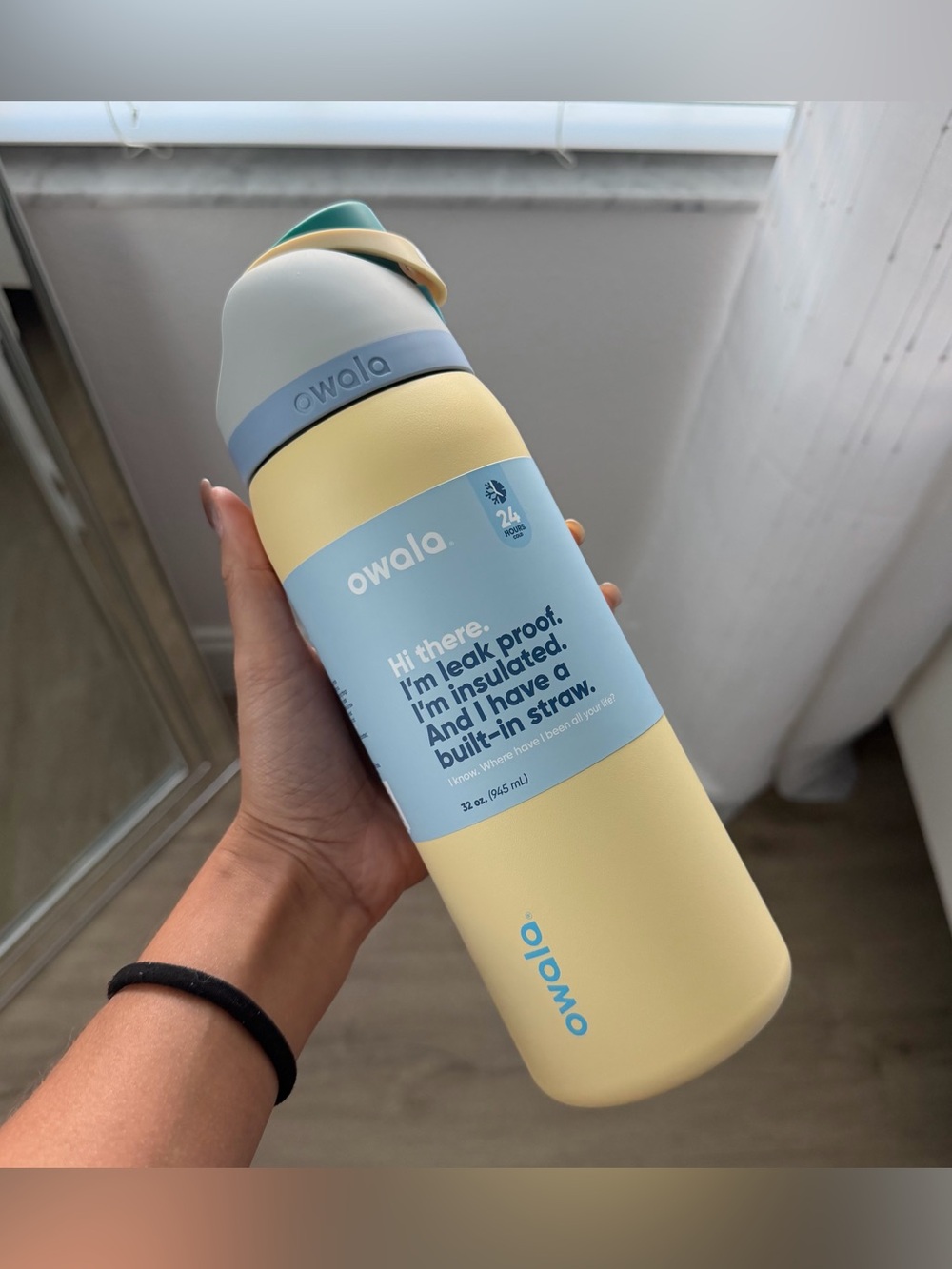 Owala FreeSip Stainless Steel Water Bottle pastel yellow and blue Sunny Daze